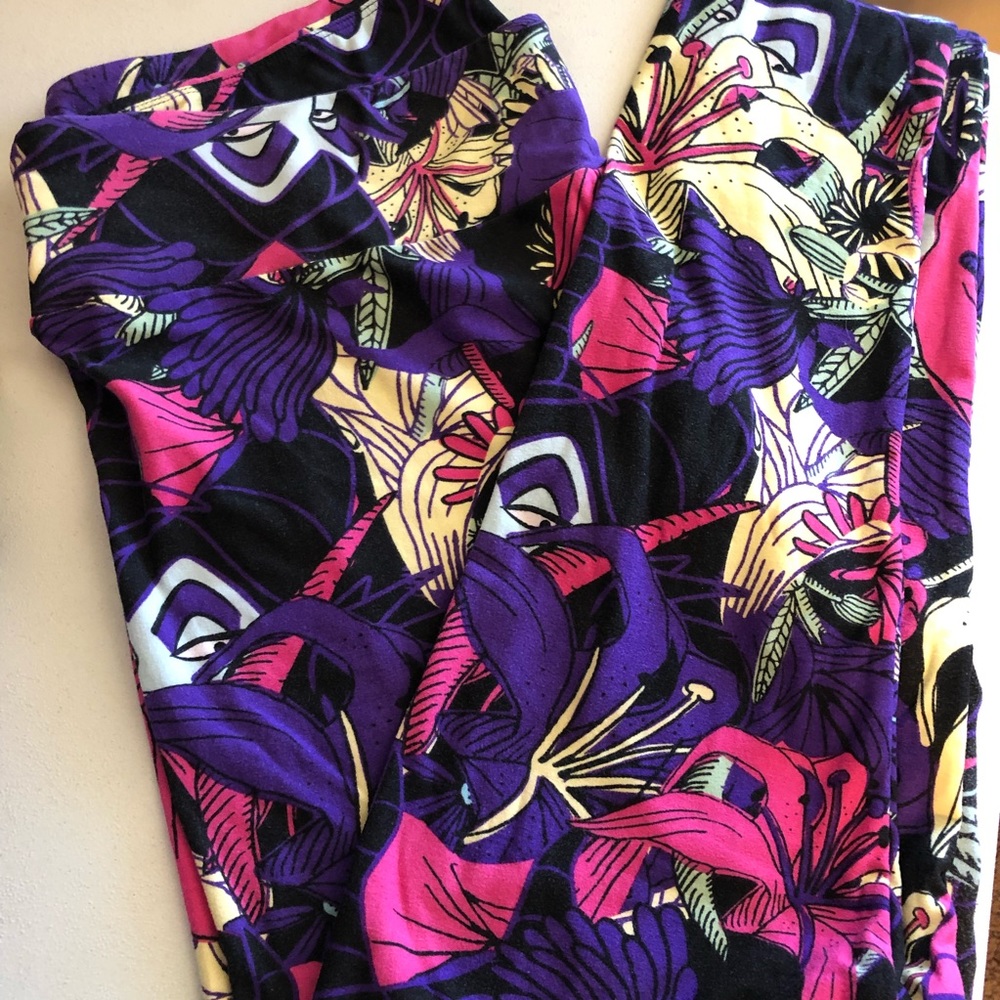LuLaRoe Tall & Curvy Legging: Disney